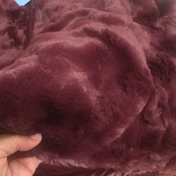 Nicole miller (2)reversible women’s faux fur vest (NO offer) please - Picture 6 of 16